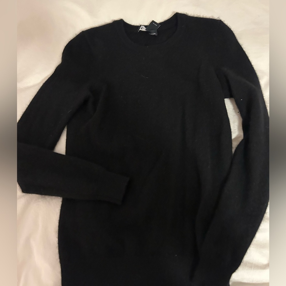 Classic Black cashmere Crewneck Sweater